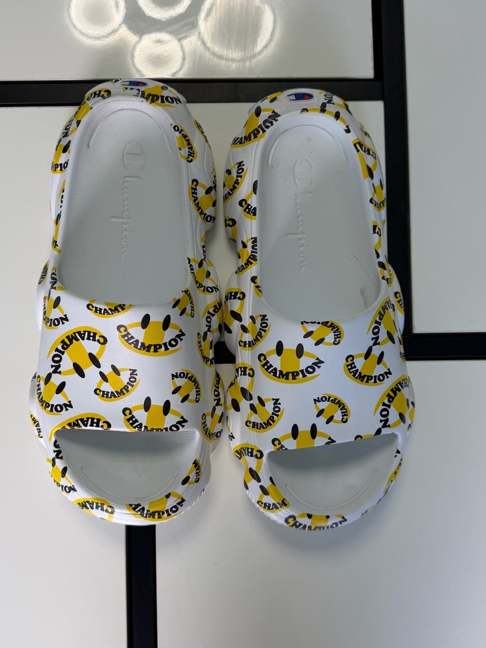 Champion IPO Smile White Graphic Slides Sandals | Men's Size 8 / Women's Size 10 - Picture 2 of 11